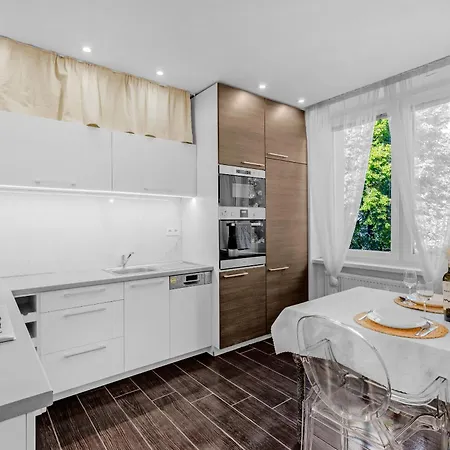 Urban Nivy Retreat