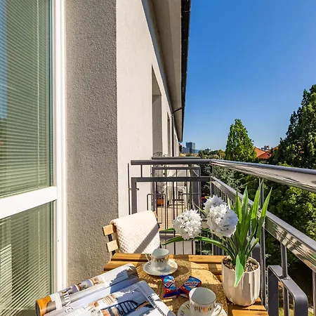 Urban Nivy Retreat *